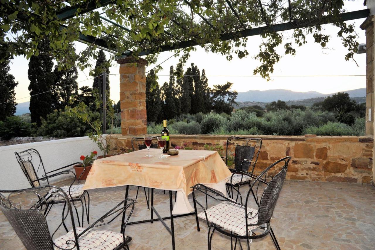 Discover the Charm of Topakas House Your Next Perfect Getaway